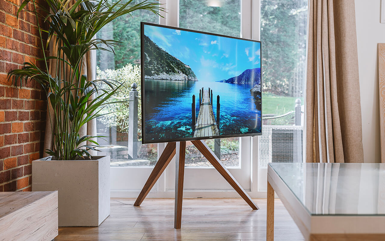 EASEL : le trépied TV en bois super design !